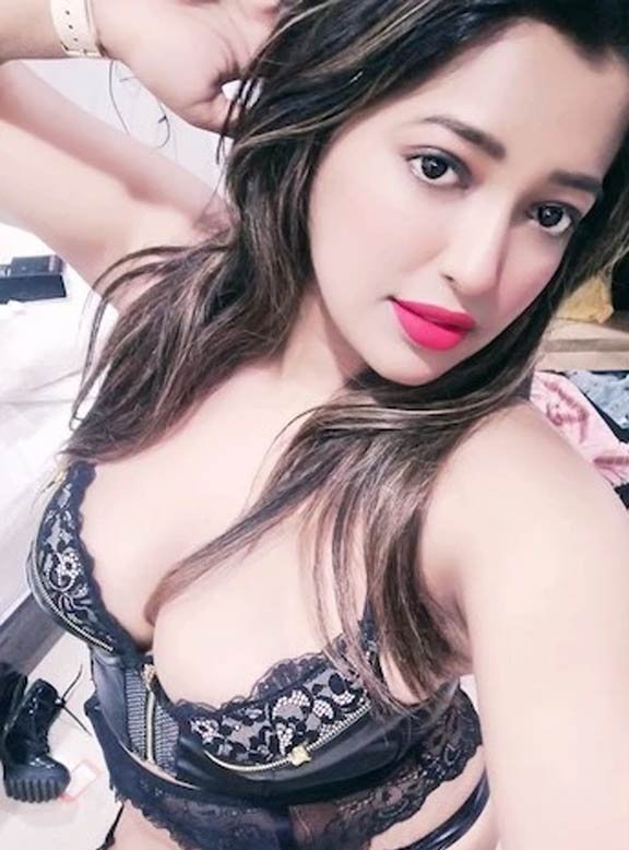 Pune aged housewife Call Girl